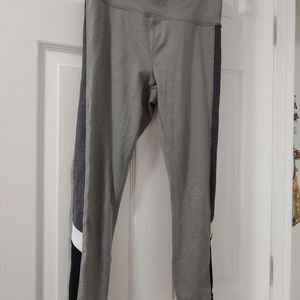 2 Dip brand Capri workout pants